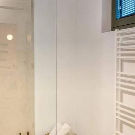 Ample 2-br In 안트베르펜