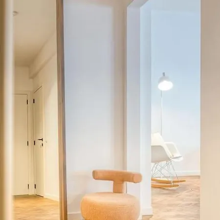 아파트 Ample 2-br In *