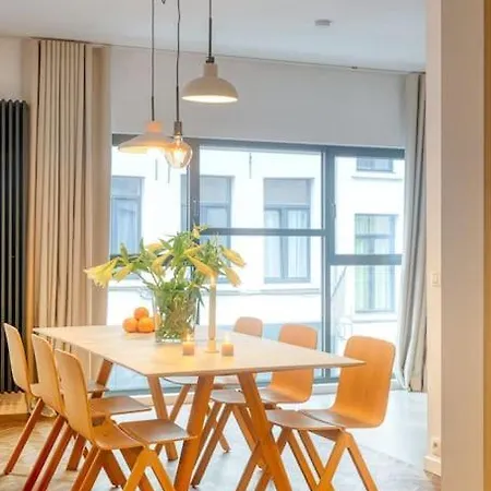 Ample 2-br In 안트베르펜